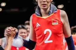 电子竞技下载-中国女排在比赛中受伤退赛，海港主帅表示担忧